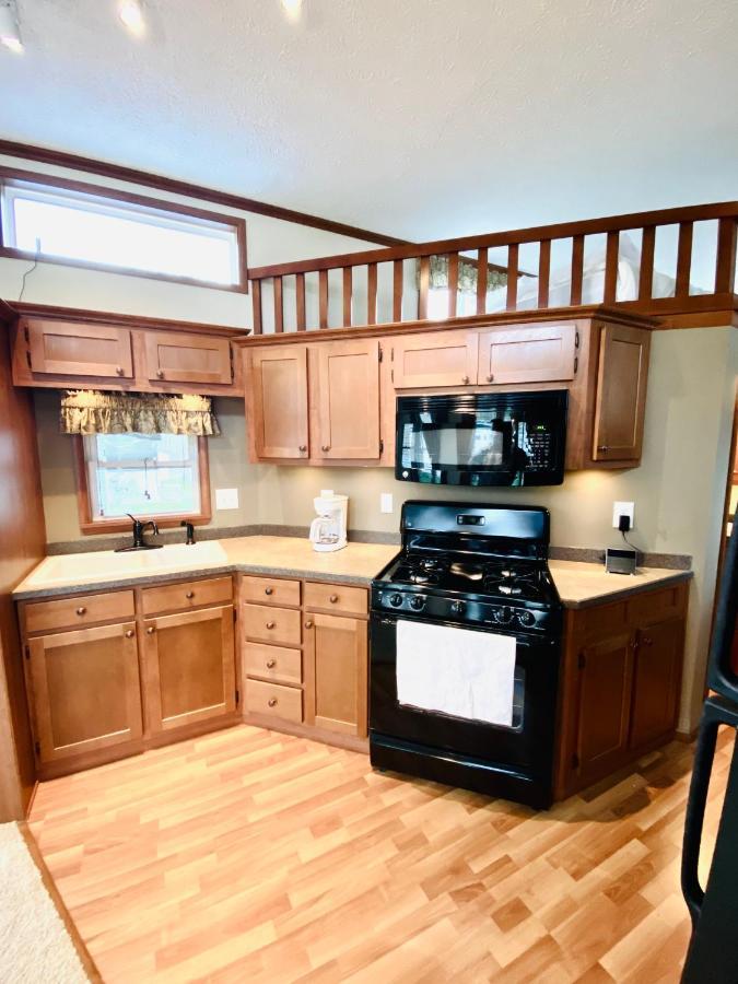 Pleasure Point Rv Resort Edmore Exterior photo